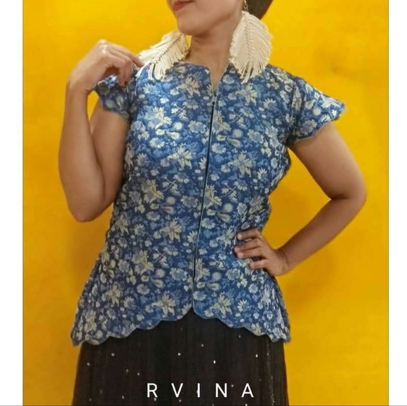 Lehenga Choli set - Picture 2 of 2